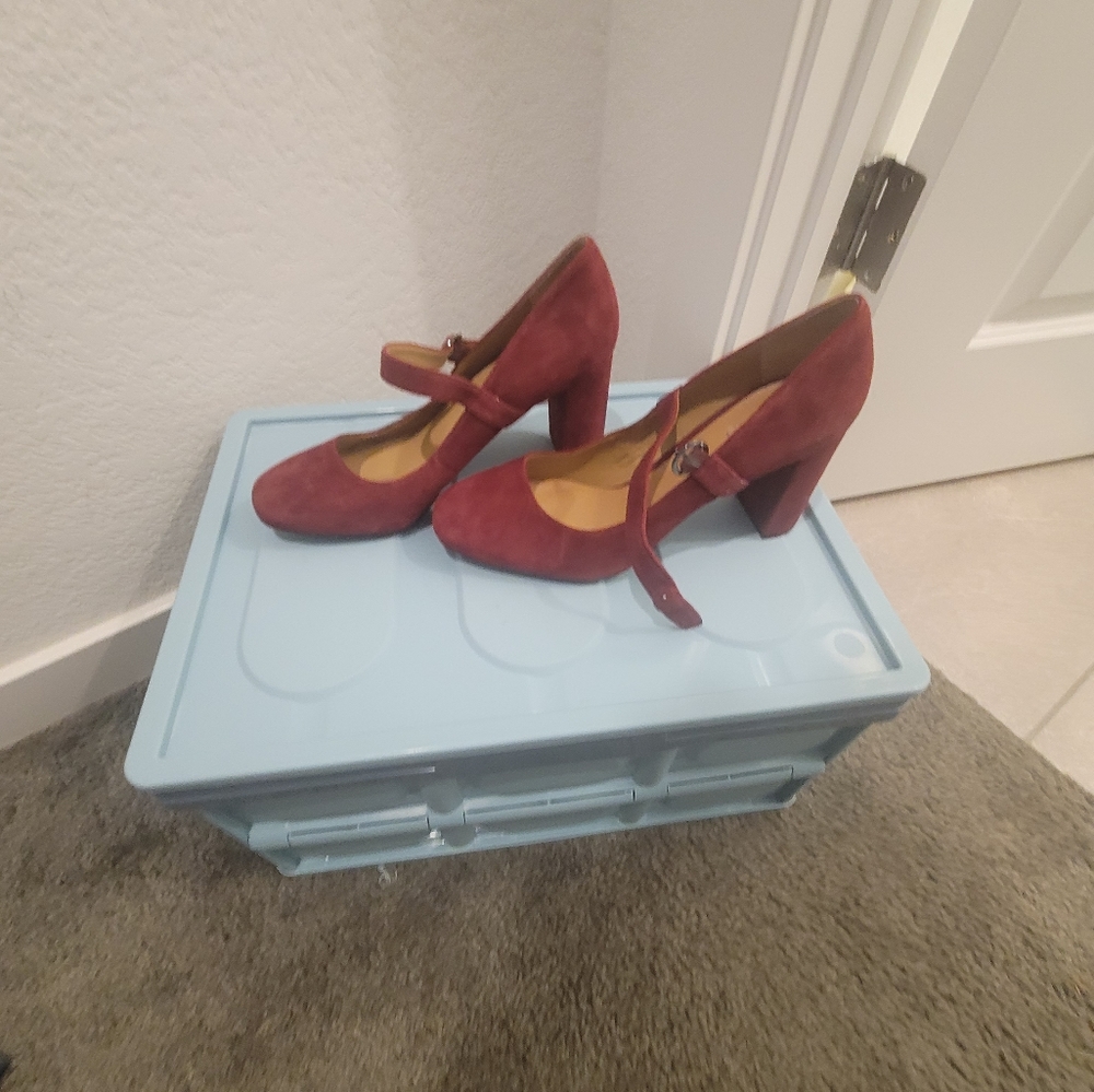 Shoes - Picture 2 of 3